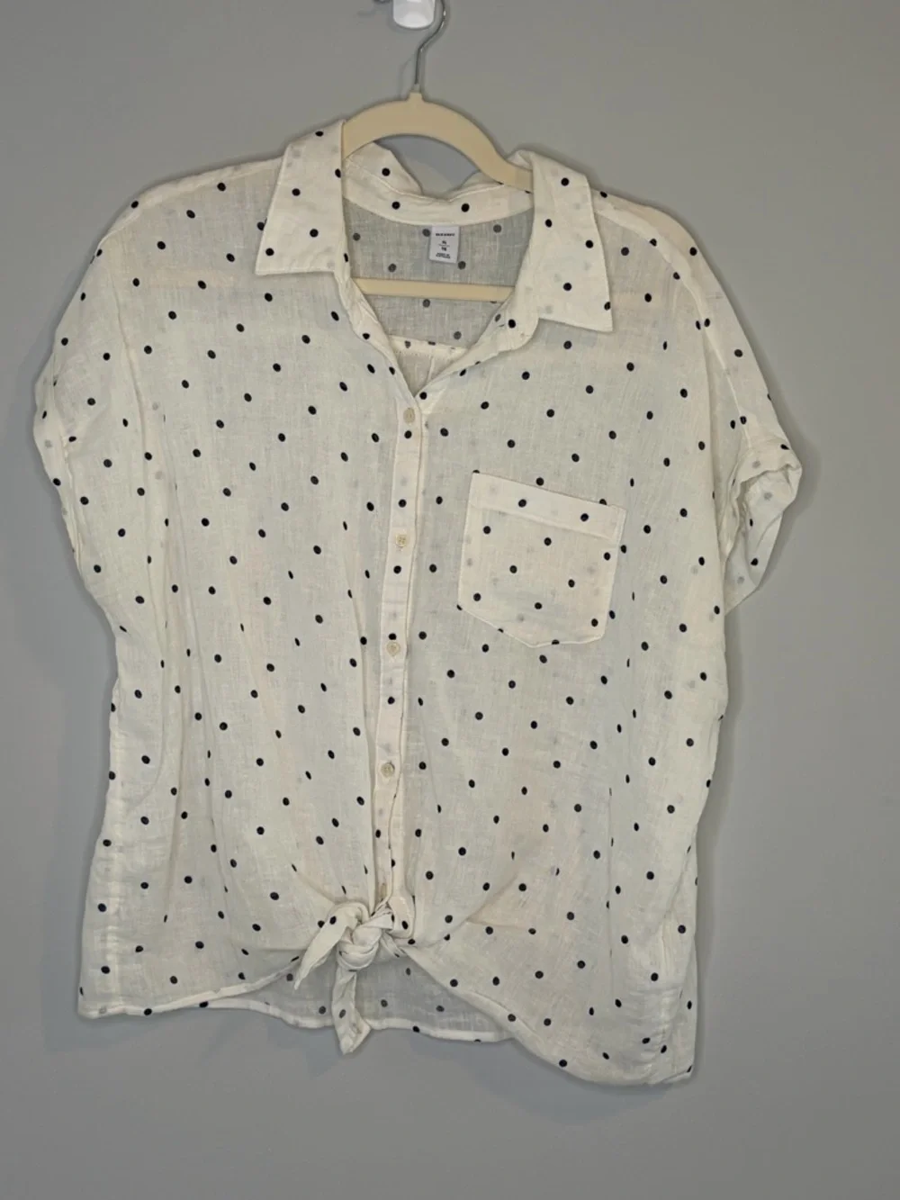 Old Navy White Polka Dot Button-Front Tie Hem Blouse - Picture 2 of 8